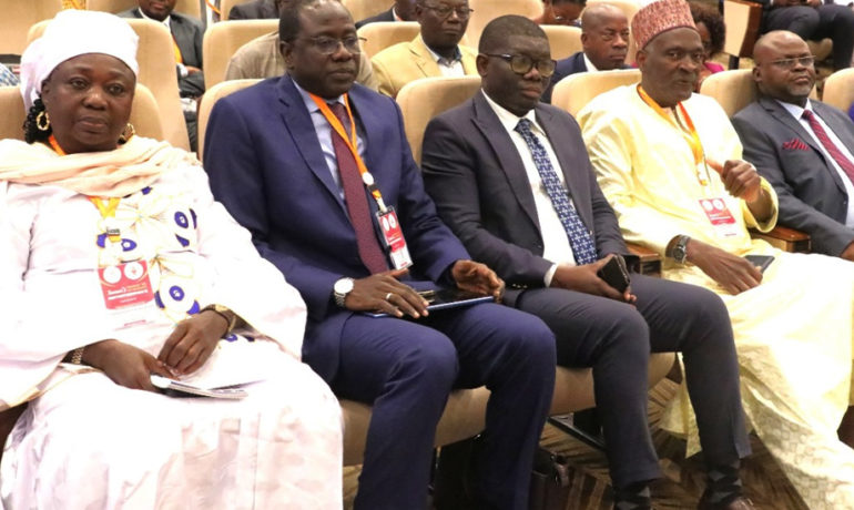 Délégués et membres du Conseil d'Administration de l'École Inter-États des Sciences et Médecine Vétérinaires (EISMV) de Dakar